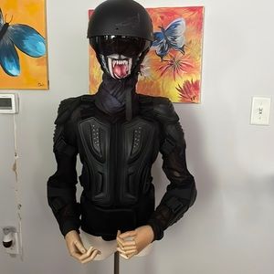 Mesh protective riding motorcycle jacket, adjustable